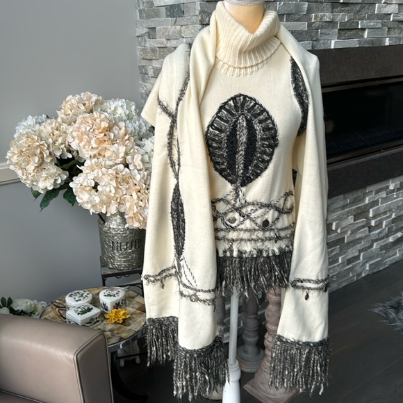Modline Women’s Sweater and Fringed Scarf Set. Size 6